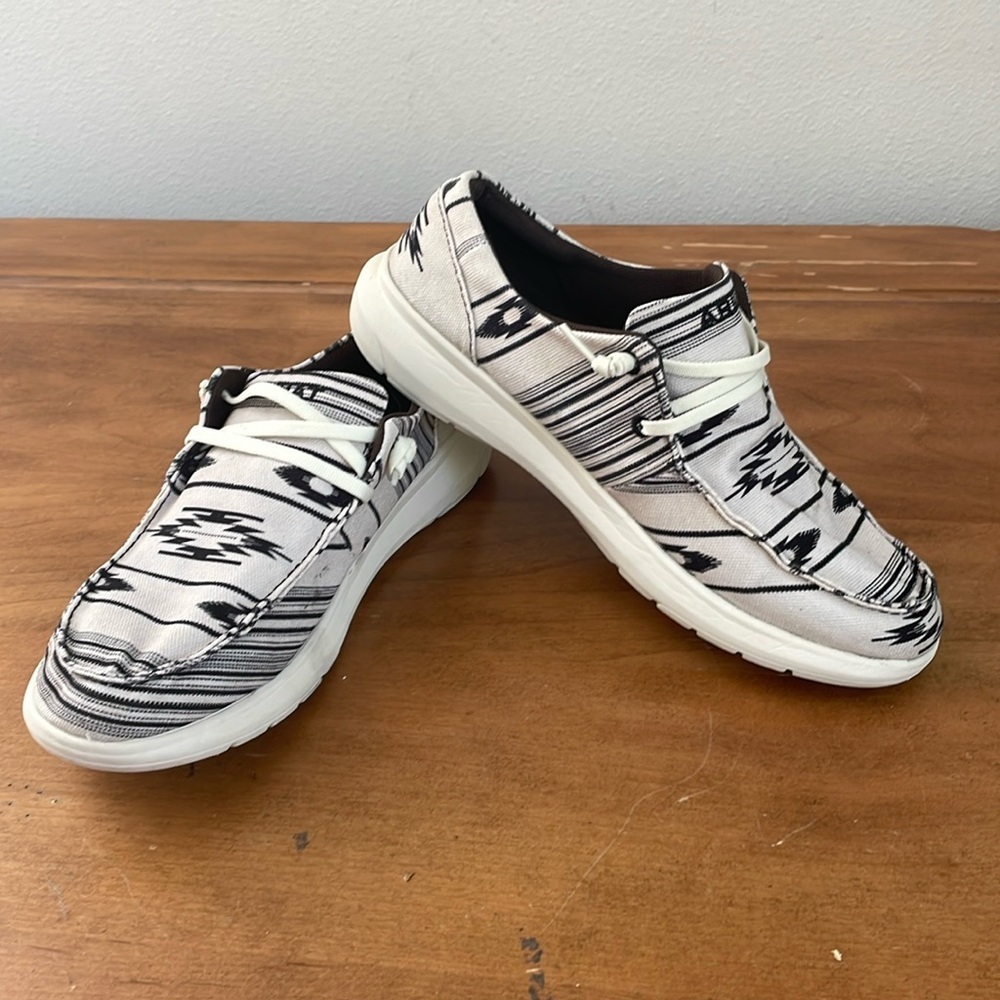 Ariat HiLo Chimayo Southwest Print Cruiser Size 10B